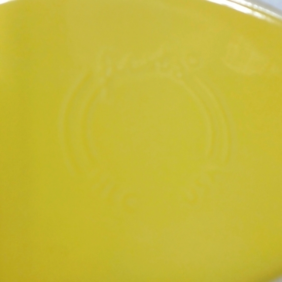FIESTA OVAL BOWL 12IN. X 9IN. IN A BEAUTIFUL FEISTA YELLOW COLOR - Picture 4 of 4
